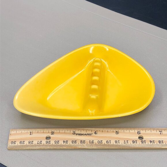 Vintage ANHOLT USA Ashtray: Yellow Atomic Boomerang Melamine Dish - MCM Decor - Picture 8 of 10
